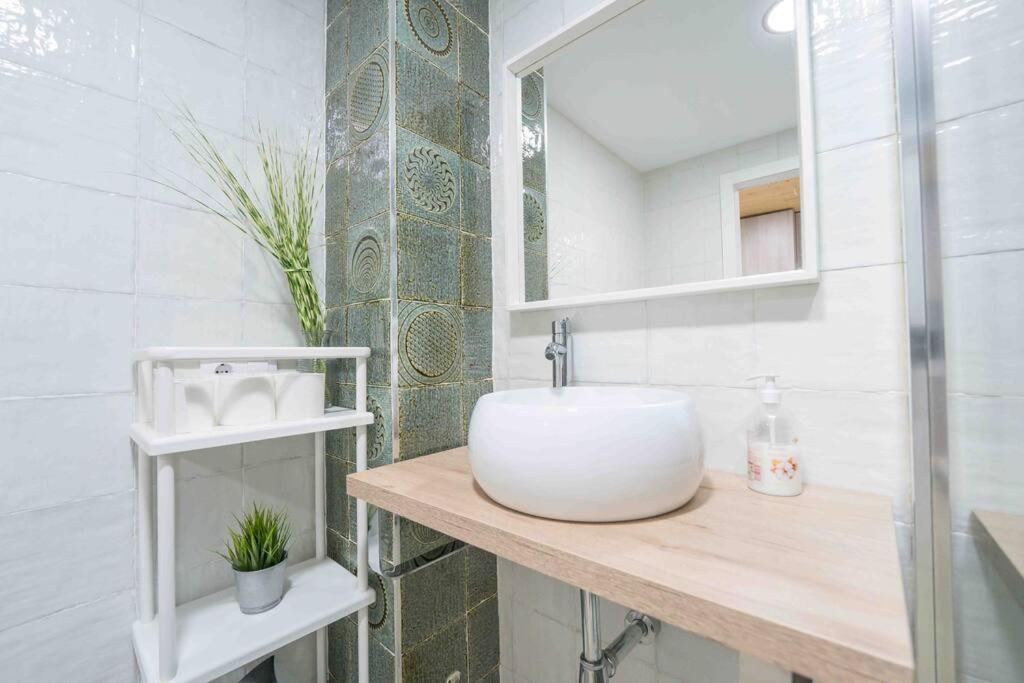 Apartamento En La Mejor Zona De Triana, Junto Al Puente Севілья Екстер'єр фото